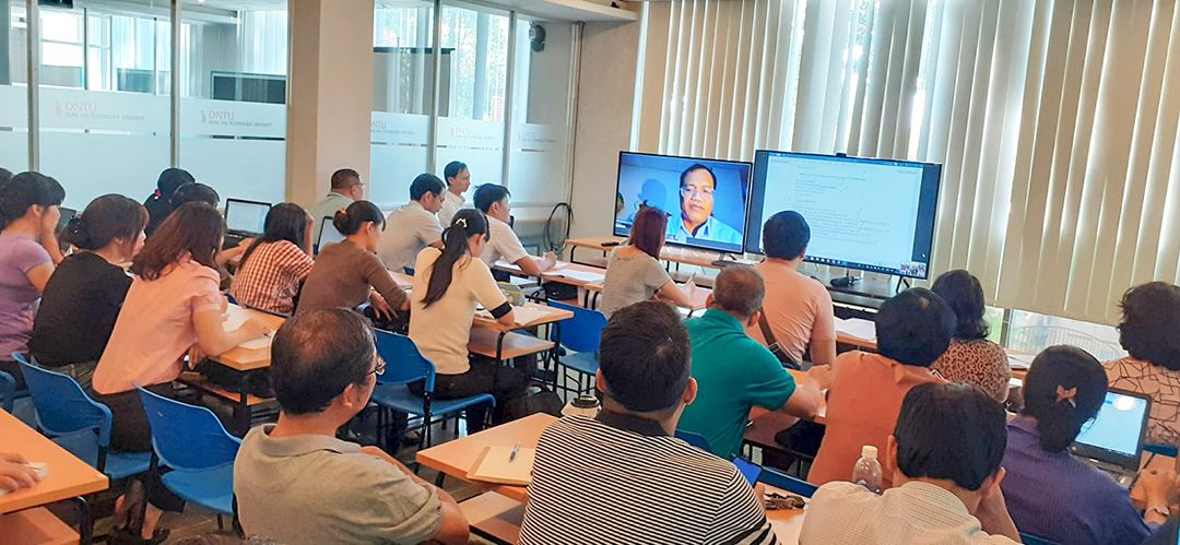 thu thach giang day truc tuyen thoi dich covid 19