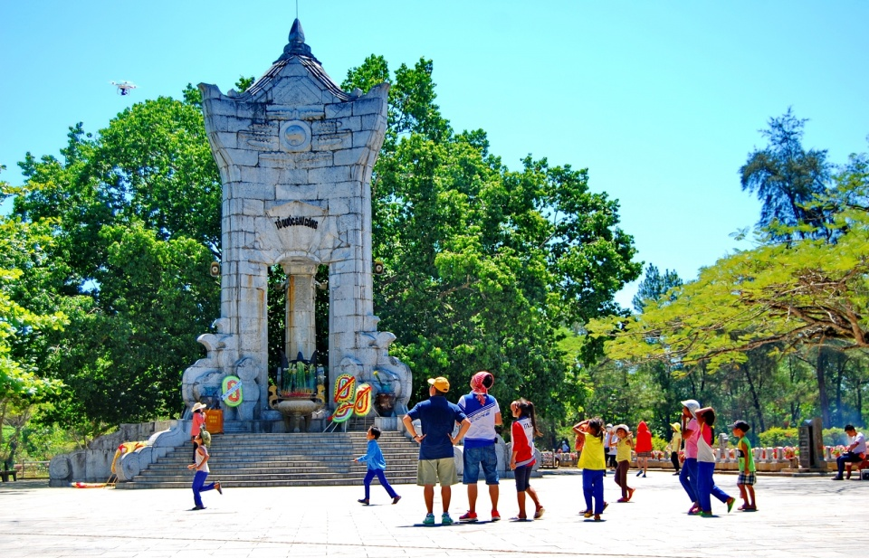 Những chiến trường xưa “nở hoa”