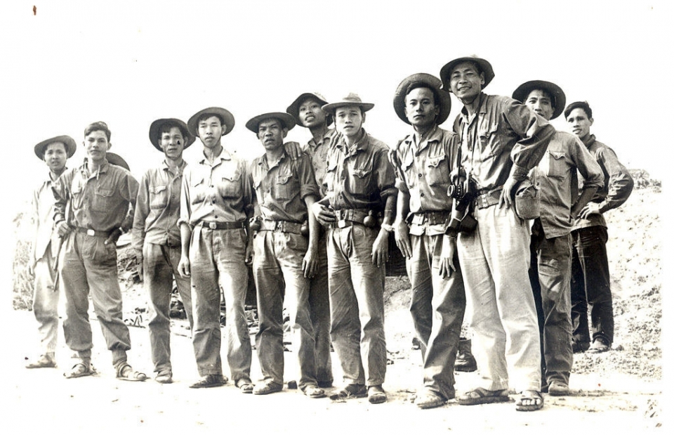 ngay ay vui sao nuoc mat lai trao