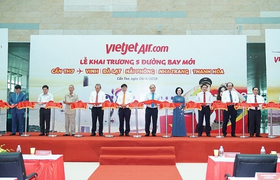 Thủ tướng Nguyễn Xuân Phúc dự khai trương 5 đường bay mới đi, đến Cần Thơ