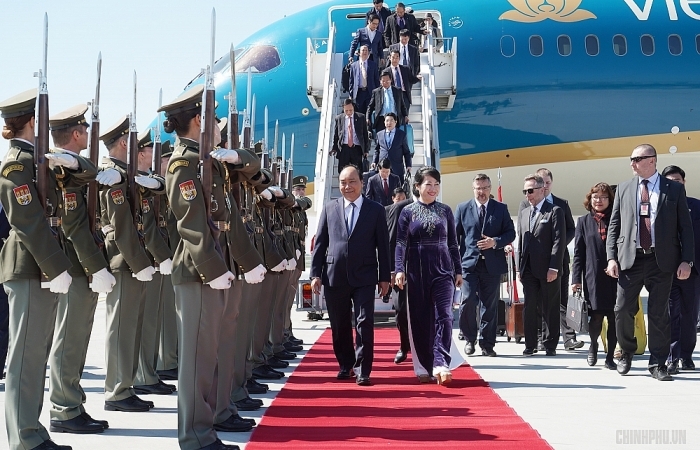 Thủ tướng Nguyễn Xuân Phúc đến Praha, bắt đầu thăm chính thức Cộng hòa Séc