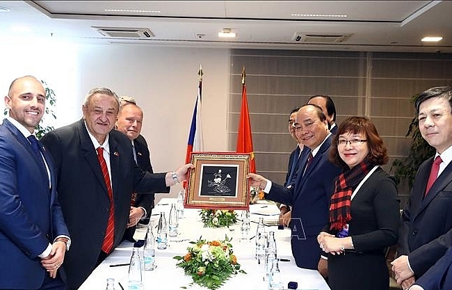 Thủ tướng Nguyễn Xuân Phúc tiếp Chủ tịch danh dự Hội hữu nghị Séc - Việt