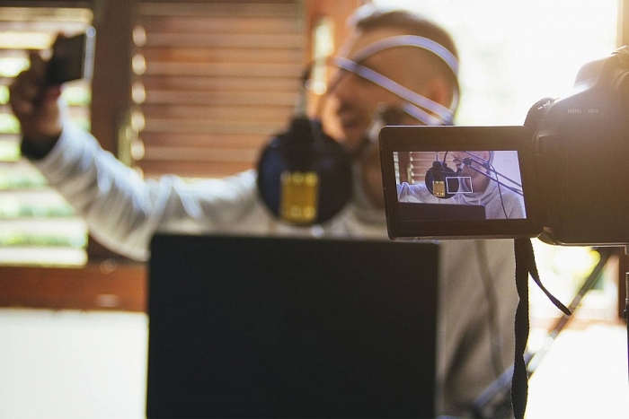 Youtuber, kinh doanh qua mạng xã hội có là nghề “ngồi mát ăn bát vàng”? youtuber kinh doanh qua mang xa hoi co la nghe ngoi mat an bat vang