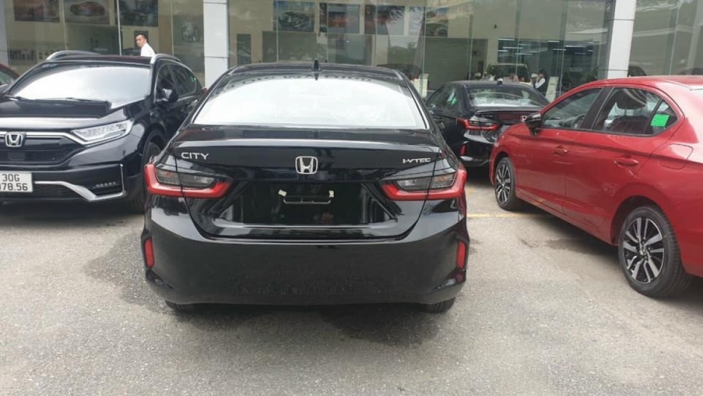 Đuôi xe Honda City E không ghi rõ phiên bản cụ thể. Đuôi xe Honda City E không ghi rõ phiên bản cụ thể.