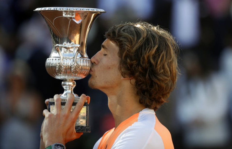 Hạ gục Djokovic, Zverev bất ngờ vô địch Rome Masters