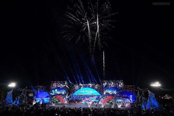 Thủ tướng Nguyễn Xuân Phúc dự khai mạc Lễ hội Hoa phượng đỏ thu tuong nguyen xuan phuc du khai mac le hoi hoa phuong do