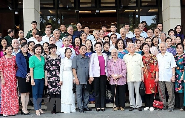 Chủ tịch Quốc hội Nguyễn Thị Kim Ngân gặp mặt cán bộ hưu trí và nhân dân nơi cư trú