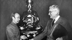 phat hanh bo tem dac biet ky niem 130 nam sinh chu tich ho chi minh