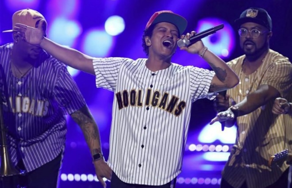 BET 2017: Nghệ sĩ Beyonce và Bruno Mars cùng giành giải Video của năm