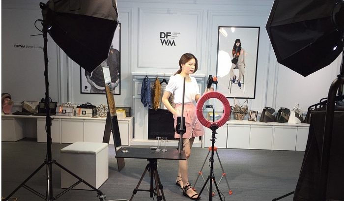 Hàn Quốc nở rộ bán hàng “livestream” han quoc no ro ban hang livestream