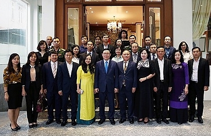 Phó Thủ tướng Vương Đình Huệ thăm Đại sứ quán Việt Nam tại Myanmar