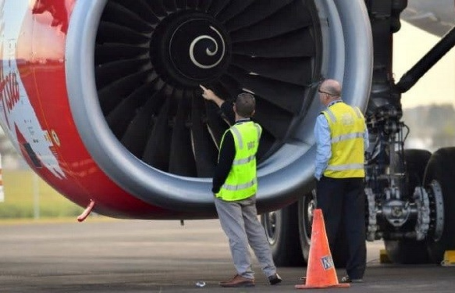 Chim chui vào động cơ khiến máy bay của AirAsia phải đổi hướng