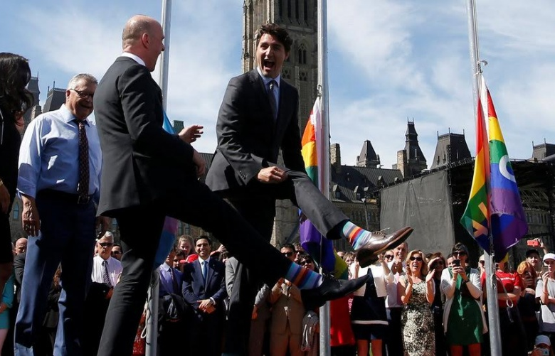 Tinh tế đến từng... đôi tất