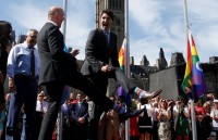 Tinh tế đến từng... đôi tất