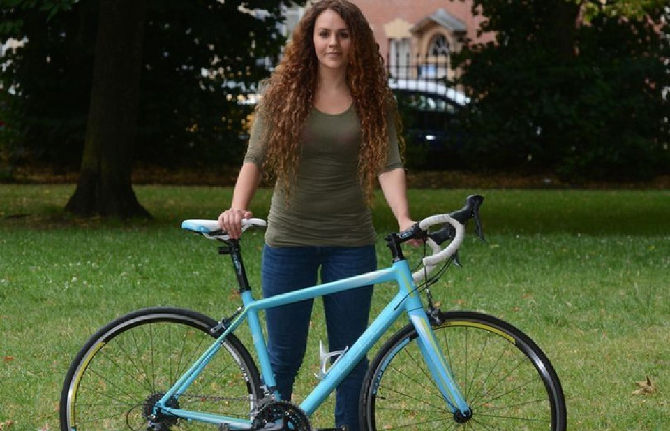 Bị mất xe, cô gái xinh đẹp lên kế hoạch mạo hiểm "chôm" lại