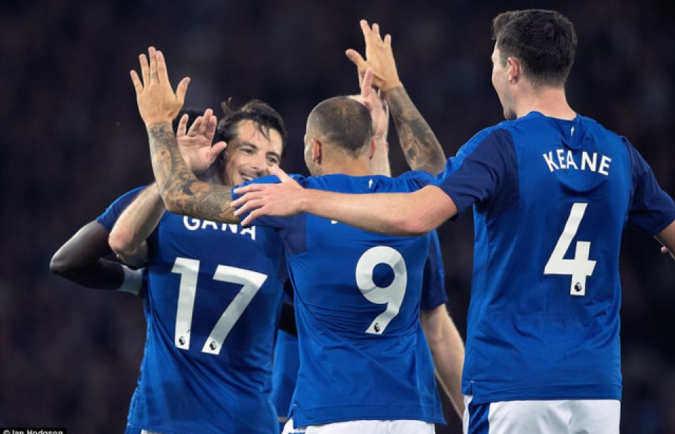 Rooney đá chính, Everton hưởng niềm vui ở cúp châu Âu