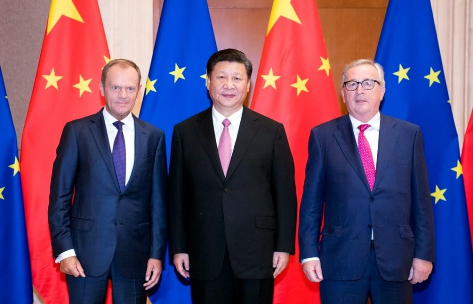 Trung Quốc nối vòng tay lớn