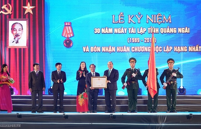 Thủ tướng Nguyễn Xuân Phúc: Quảng Ngãi có thể thành trung tâm công nghiệp miền Trung