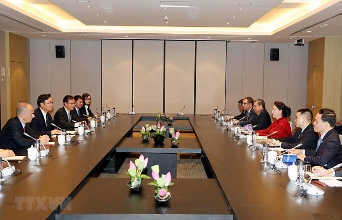 Chủ tịch Quốc hội Nguyễn Thị Kim Ngân tiếp các doanh nghiệp Trung Quốc