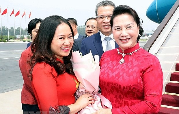 Chủ tịch Quốc hội đến Bắc Kinh, tiếp tục chuyến thăm Trung Quốc