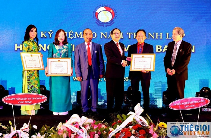 Người Việt tại Ba Lan: Sức mạnh của đoàn kết và tri thức nguoi viet tai ba lan suc manh cua doan ket va tri thuc