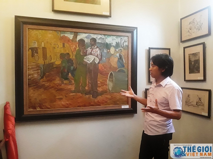 phia sau buc hoa lang hoa sy co do ghi chep cua phong vien tgvn