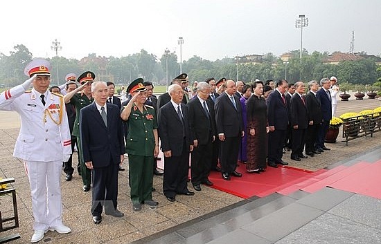 Lãnh đạo Đảng, Nhà nước đặt vòng hoa tưởng niệm các Anh hùng liệt sỹ