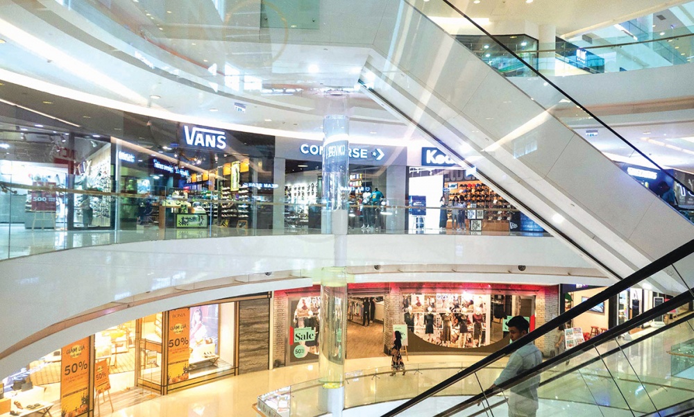 Một trung tâm thương mại tại thành phố Hồ Chí Minh. hau covid 19 thi truong ban le tp ho chi minh phuc hoi cham