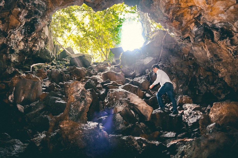 Cảnh đẹp hang động núi lửa Chư Bluk trong CVĐCTC Đăk Nông. (Nguồn: Ban quản lý Công viên Địa chất Đắk Nông) cong vien dia chat toan cau dak nong di san viet vuon tam quoc te