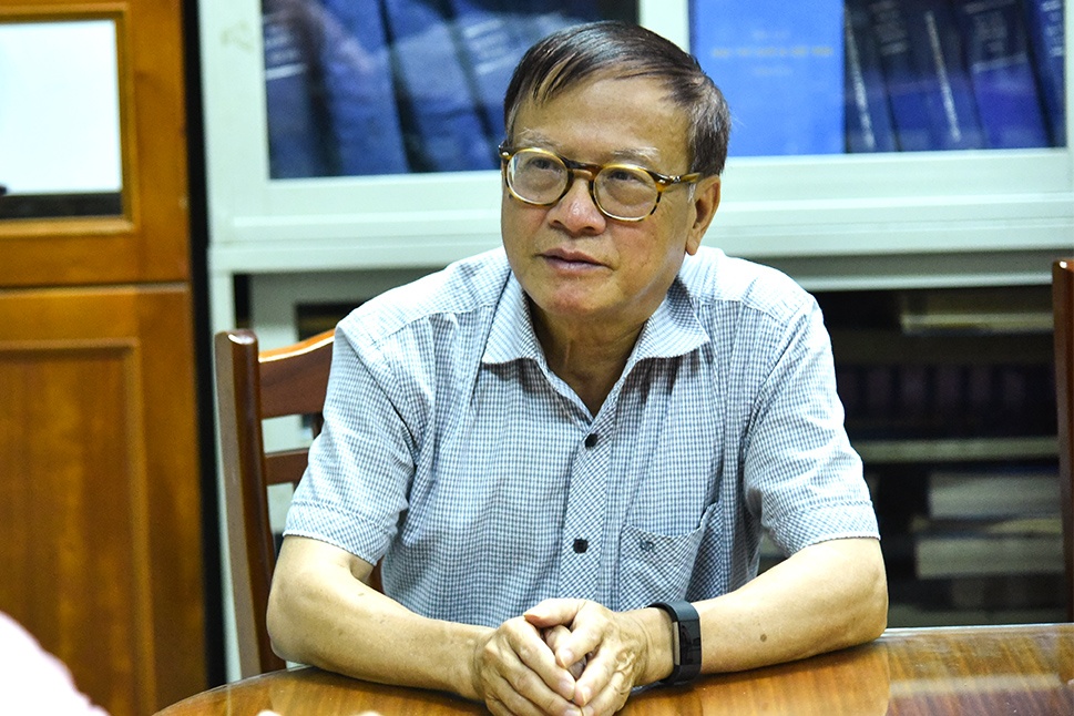 Đại sứ Nguyễn Thạc Dĩnh Mãi thiêng liêng một lễ thượng cờ dai su nguyen thac dinh mai thieng lieng mot le thuong co