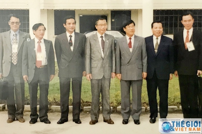 Đại sứ Nguyễn Thạc Dĩnh: Mãi thiêng liêng một lễ thượng cờ! dai su nguyen thac dinh mai thieng lieng mot le thuong co