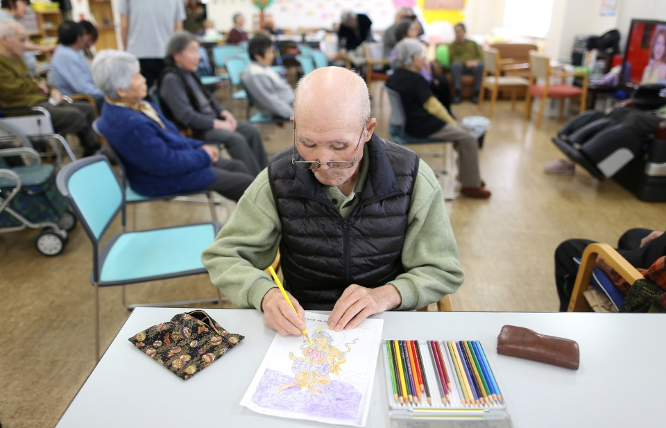 “Món hời” từ dân số già