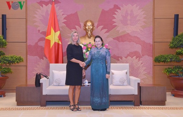 Chủ tịch Quốc hội Nguyễn Thị Kim Ngân tiếp Phó Chủ tịch Ủy ban châu Âu