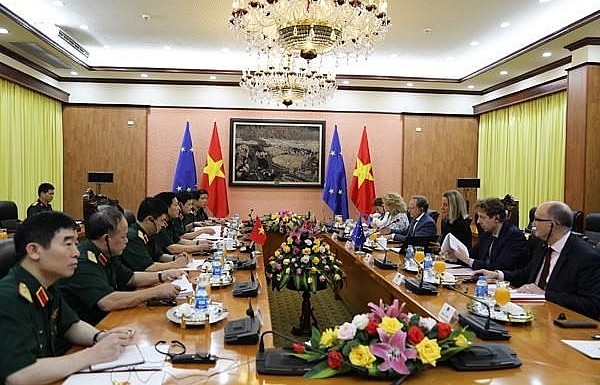 Đại tướng Ngô Xuân Lịch hội kiến Phó Chủ tịch Ủy ban châu Âu
