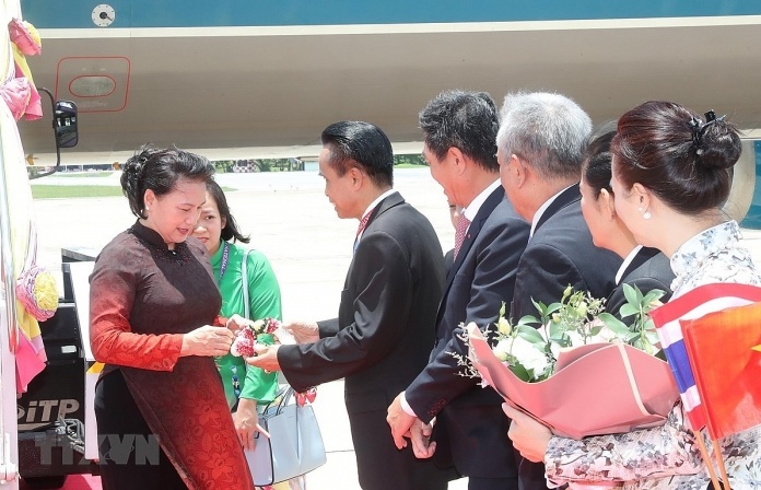 Chủ tịch Quốc hội đến Thái Lan bắt đầu tham dự Đại hội đồng AIPA 40