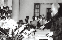 Những thông điệp ngoại giao đầu tiên