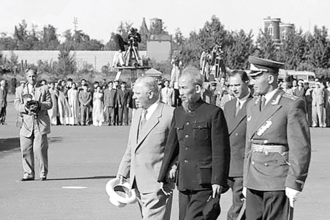 nhung thong diep ngoai giao dau tien