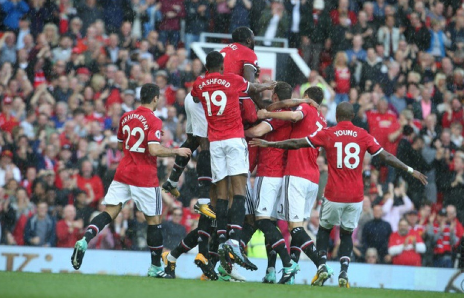 Mourinho "nổ vang trời" sau chiến thắng "bốn sao"