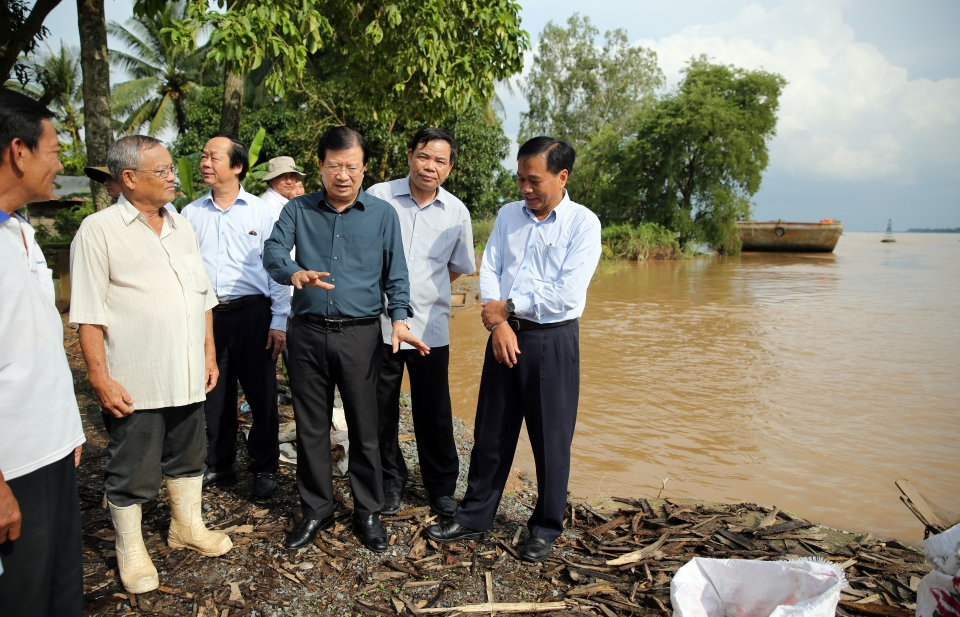 Tìm giải pháp bền vững thích ứng với lũ tại ĐBSCL
