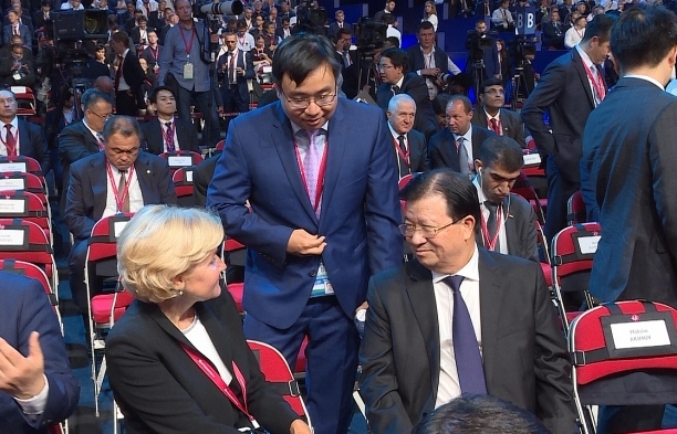 Phó Thủ tướng Trịnh Đình Dũng dự Phiên toàn thể Diễn đàn Kinh tế phương Đông