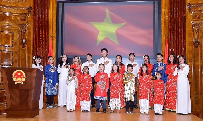 trang trong ky niem 74 nam quoc khanh viet nam tai ao