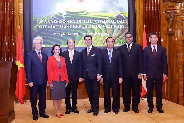 trang trong ky niem 74 nam quoc khanh viet nam tai ao