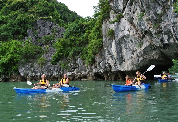quang ninh lam du lich chuyen nghiep