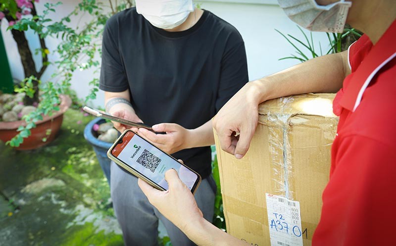 Thanh toán tiện lợi qua mã QR động khi nhận hàng (Ảnh: J&T Express).