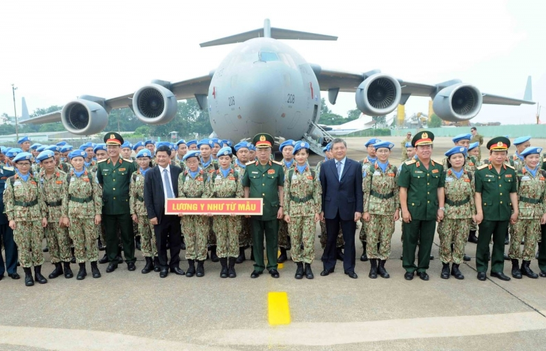 Bệnh viện dã chiến cấp hai số 1 Việt Nam xuất quân