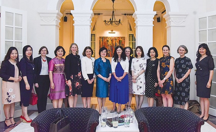 Nâng cao vai trò của nữ cán bộ đối ngoại nang cao vai tro cua nu can bo doi ngoai