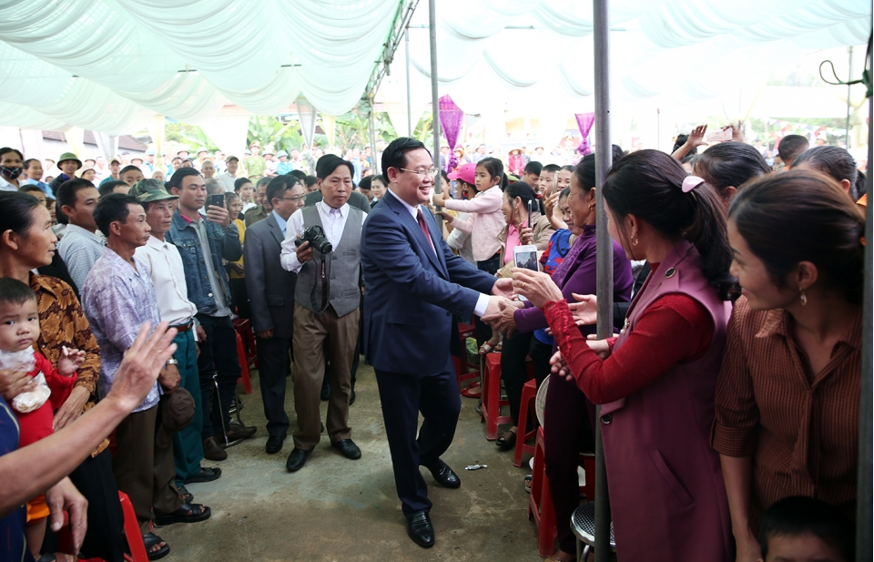 Phó Thủ tướng chung vui Ngày hội Đại đoàn kết ở Hiến Sơn (Nghệ An)