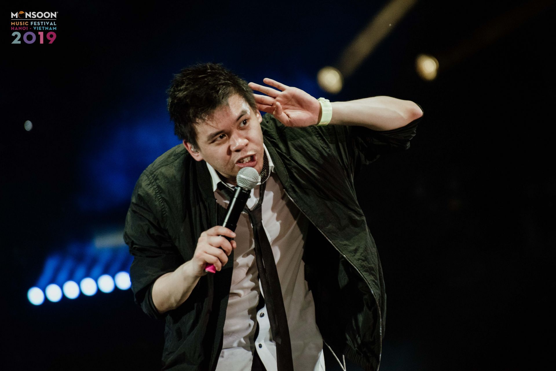 vinh khuat khong the dep hon voi nhac cu viet