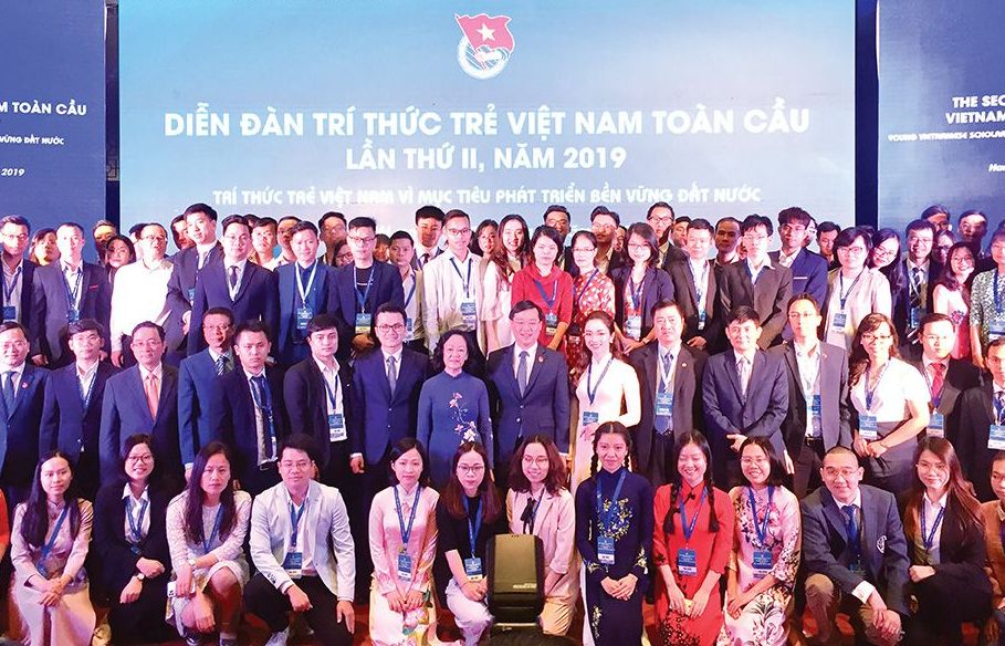 Tri thức trẻ kiều bào “hiến kế” với Quê hương