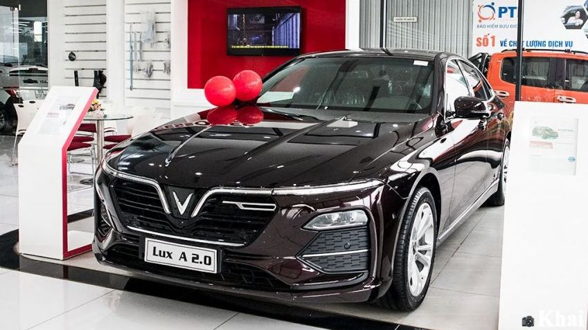 Giá xe VinFast Lux A2.0 mới nhất tháng 11/2020: Hỗ trợ  50% lệ phí trước bạ